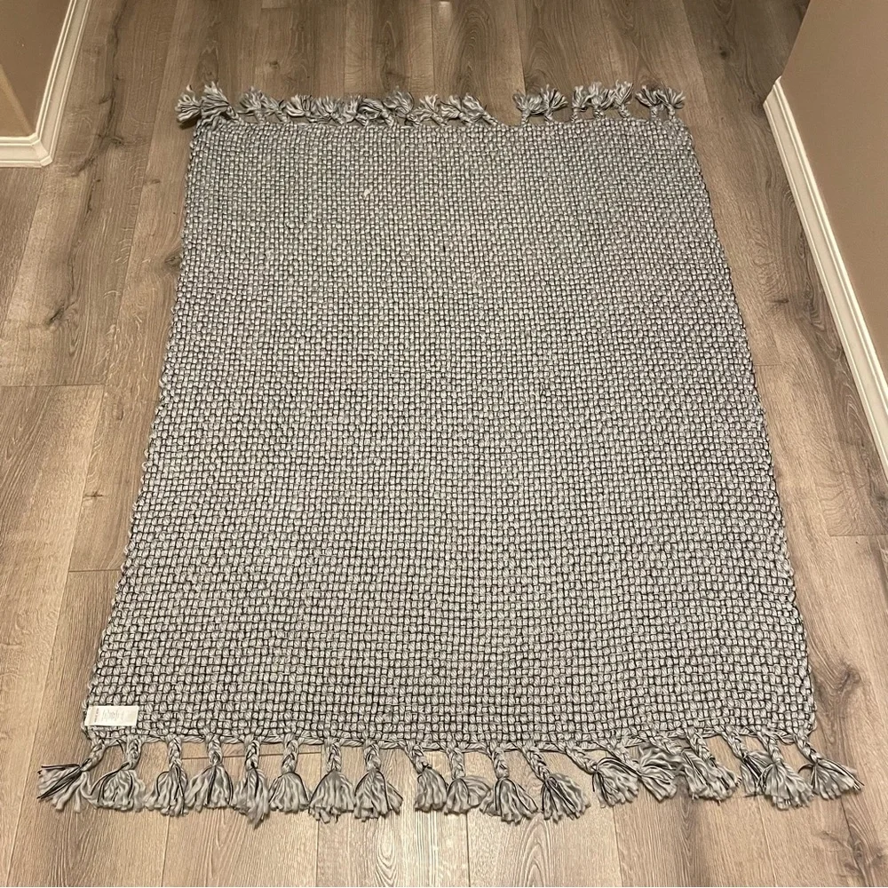 West Elm Home Marled Gray & Black Basket Weave Polyester‎ Tassel Rug